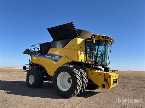 2018 New Holland CR9.90 Combine Harvester | Ritchie Bros. Auctioneers
