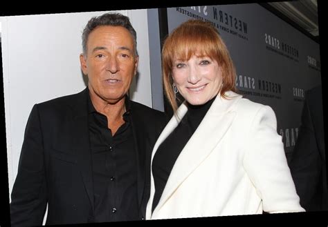 Bruce Springsteen Surprised Wife Patti Scialfa by Including Honeymoon ...