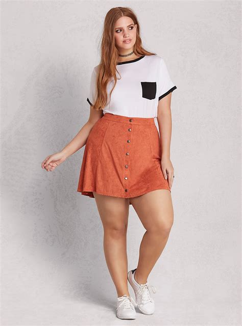 How to Look Glamorous in Women's Plus Size Mini Skirts - Lurap Clothing