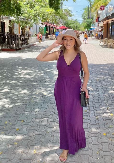 Ultimate Guide To the Best Travel Dresses for Summer