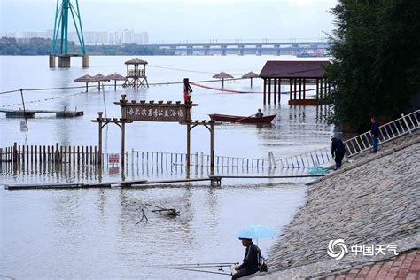 松花江哈尔滨段水位持续上涨 沿江公园关闭-天气图集-中国天气网
