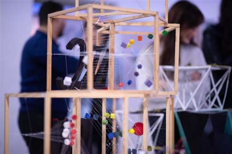 Science Exhibition Model 的图像结果