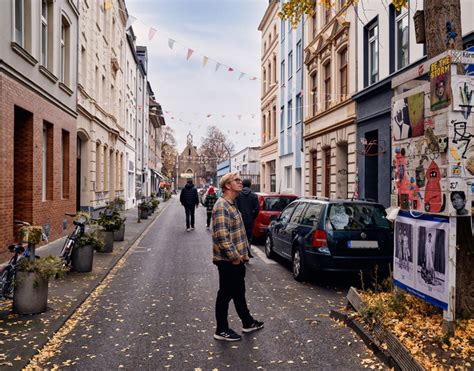 https://img.ecmaps.de/remote/.jpg?focuspoint=-0.24&height=514&mode=crop&quality=90&scale=both&url=https%3A%2F%2Fdam.destination.one%2F2644462%2Ff369e4e253e291bb303e365fe738e1e26f7d8ae513288db759f68525f0b85112%2Fk-rnerstra-e-in-ehrenfeld.jpg&width=656