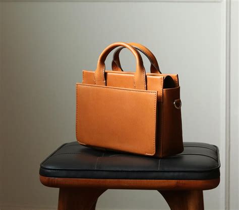 Buy Mini Voyager Online | Women Sling Bag – Nappa Dori