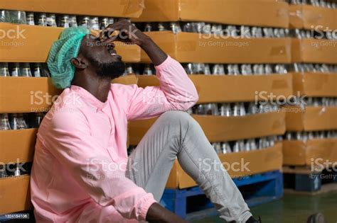 Overworked Factory Worker 的图像结果