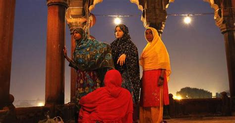 Jama Masjid: The U-turn on the ban on entry is a reminder of women’s ...