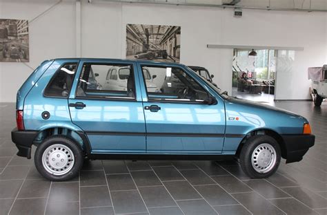 Este Fiat Uno de 1996 está à venda rigorosamente como novo