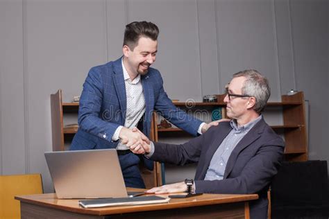 Deal-Making Handshake 的图像结果