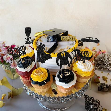 24Pcs Graduation Cupcake Toppers 2024 Gold Glitter Class Of 2024 ...