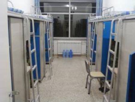 新疆科技学院宿舍条件好不好-有空调否？（宿舍图片）_就上学