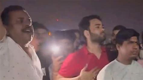 people angry over power cut in delhi wazirabad block outer ring road ...