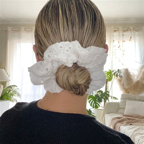 7 easy scrunchie hairstyles for all hair types – Artofit
