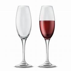 bicchieri rosso due bicchieri di vuoti e pieni di rosso bicchieri rosso due bicchieri di vuoti e pieni di rosso