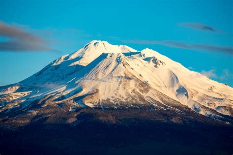 Is Mount Shasta really devoid of snow for the first time ever?