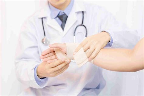 How to Heal a Sprained Wrist Fast: Expert Tips for Recovery