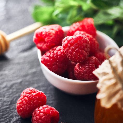 Red Raspberry Bush 的图像结果