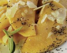 ravioli di zucca alla mantovana ravioli alla zucca gialla ricetta e cucina ravioli di zucca alla mantovana ravioli alla zucca gialla ricetta e cucina