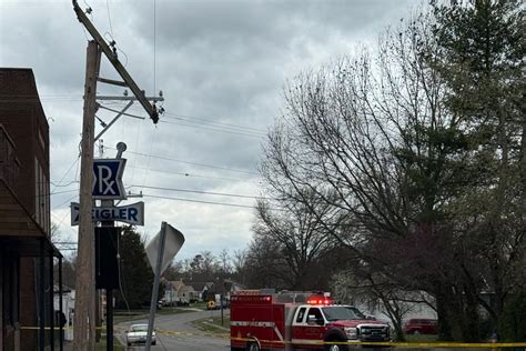 Crews on scene of building collapse in Zeigler, Ill.