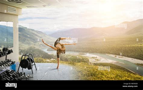 Extreme Yoga Outside 的图像结果