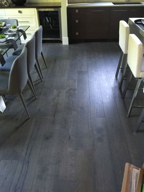 Can You Stain Vinyl Flooring? - Flooring Designs