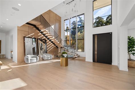 Sustainable Hardwood: Eco-Friendly Choices for Modern Homes | BC Floors