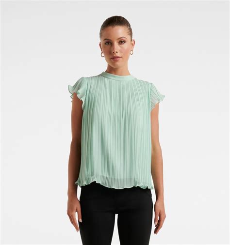 Hannah Plisse Flutter Sleeve Blouse