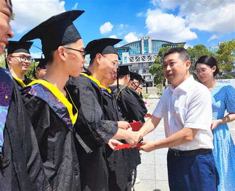 台州技师学院摘筹后欢送首批毕业生-台州频道