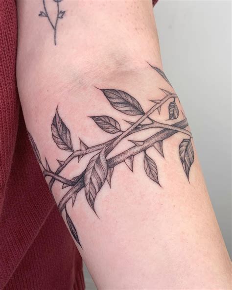 Willow Harrah Tattoo on Instagram: “Drawn on vines and thorns wrapped ...