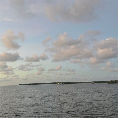 OCEAN VIEW INN AND SPORTS PUB (Islamorada) - Motel Reviews, Photos ...