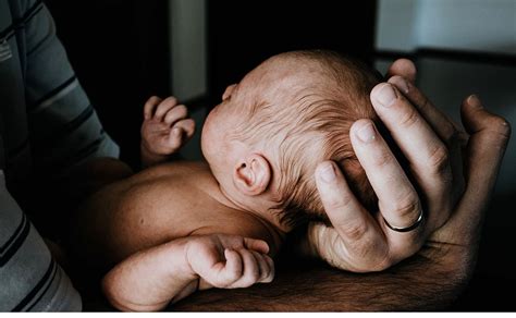 天下文化─「寶寶很健康，只是有些不同…」面對畸形兒，醫生和家人看法大不同！