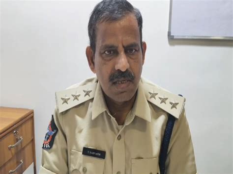 Andhra: B Tech second-year student dies after jumping from third floor