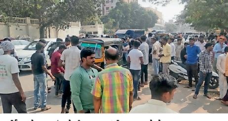 Rickshaw parked in no-parking area near Vapi station: Palikaa matter to ...