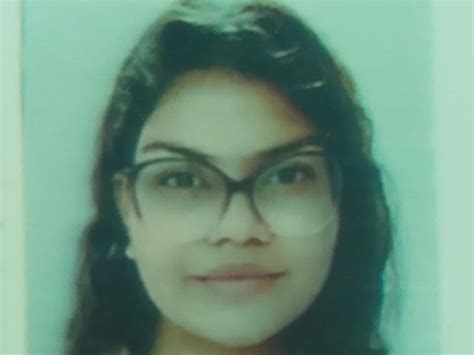 CCTV of PDEU student before suicide | PDEUની વિદ્યાર્થિનીનાં આપઘાત ...