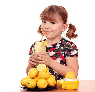 喝橙汁的妇女女性微笑女孩早餐快乐橙子白色幸福果汁饮料高清图片下载-正版图片321553967-摄图网