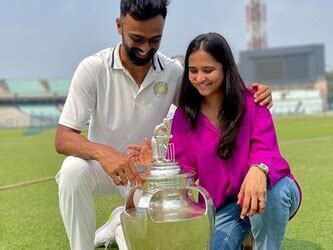 jaydev unadkat wife rinny is social media queen shares each and every ...