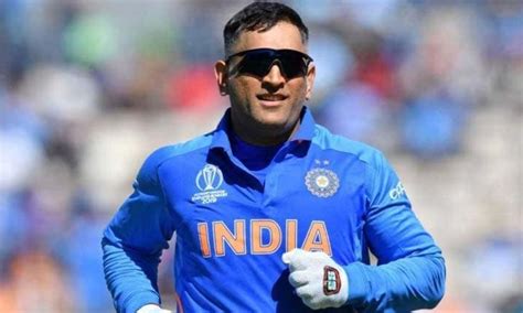 Cricket star MS Dhoni named in a 15-member defence ministry panel on NCC