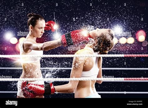 Woman Boxing Match 的图像结果