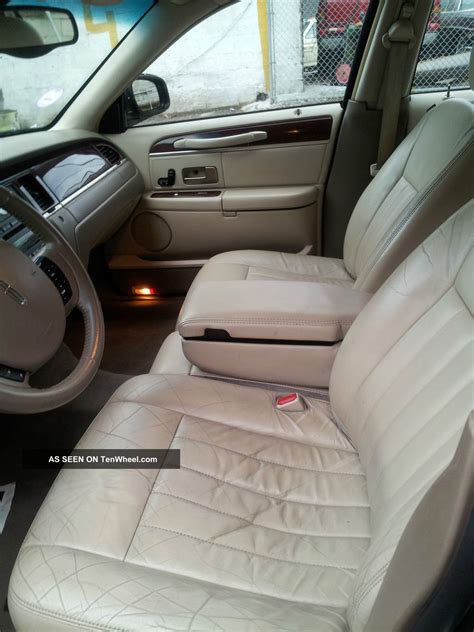 2005 Lincoln Town Car Signature Sedan 4 - Door 4. 6l
