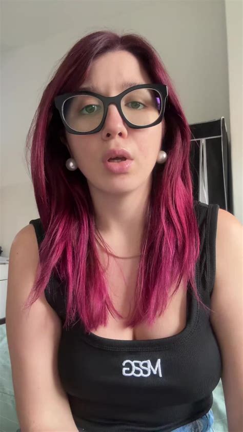 Chloe (@sumchloe) - Urlebird