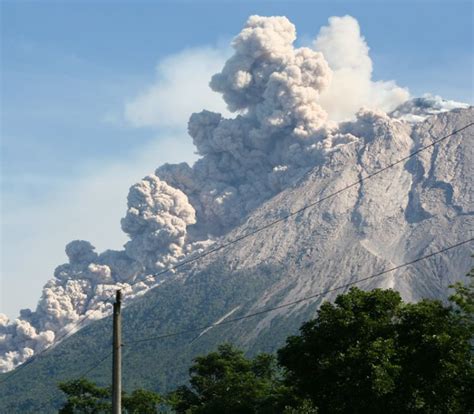 Pyroclastic Flow Causing a Tsunami 的图像结果