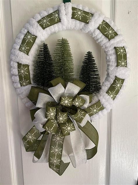 Pin by Charlotte Cushing on Wreaths | Christmas wreaths diy, Holiday ...