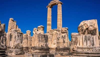 15 Best Historical Places in the World to Walk Down The Old Cultural Lane