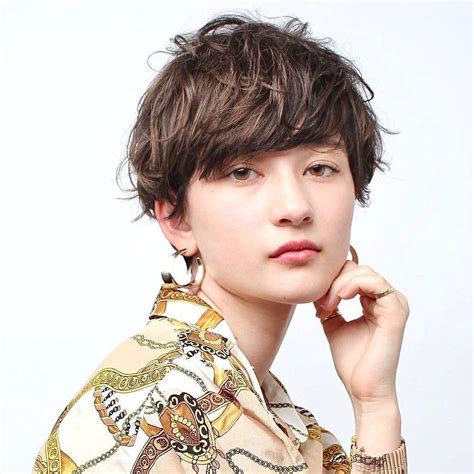 9 Ide Model Rambut Pendek Bergelombang Wajib Coba! | AllThingsBeauty