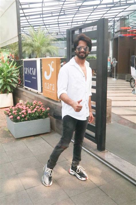 Looks Like Shahid Kapoor Left His House In A Rush Wore Two Different ...