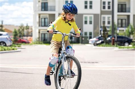 Kids Cycling 的图像结果