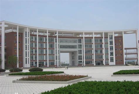 武汉体育学院体育科技学院是几本民办吗？宿舍条件如何学费多少？