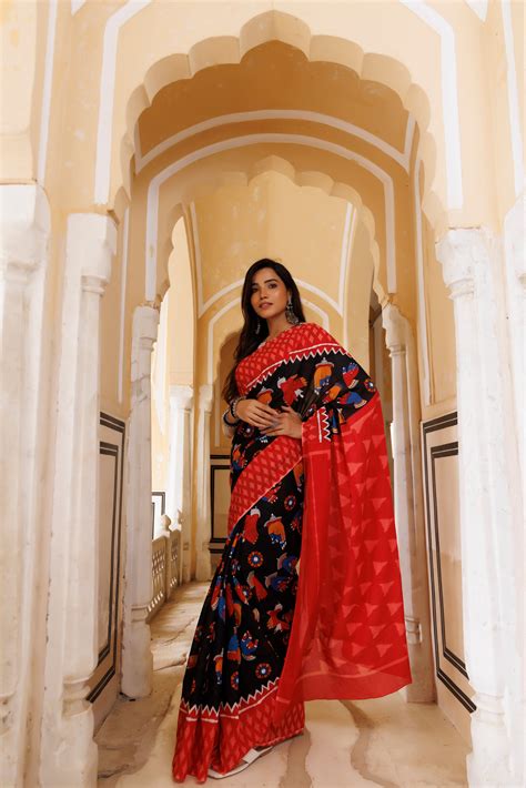 Red and Black Hand Figures Printed Saree – Ragavi