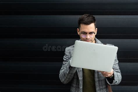 Young Professional Business Man 的图像结果