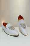 Buy Off White Zardozi Embroidered Gloria Floral Shoes For Men by Hilo ...