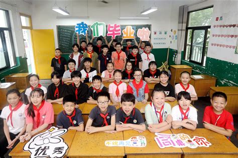 “快乐益拍”连续六年为新市民子女学校学生拍毕业照 - 张家港市人民政府